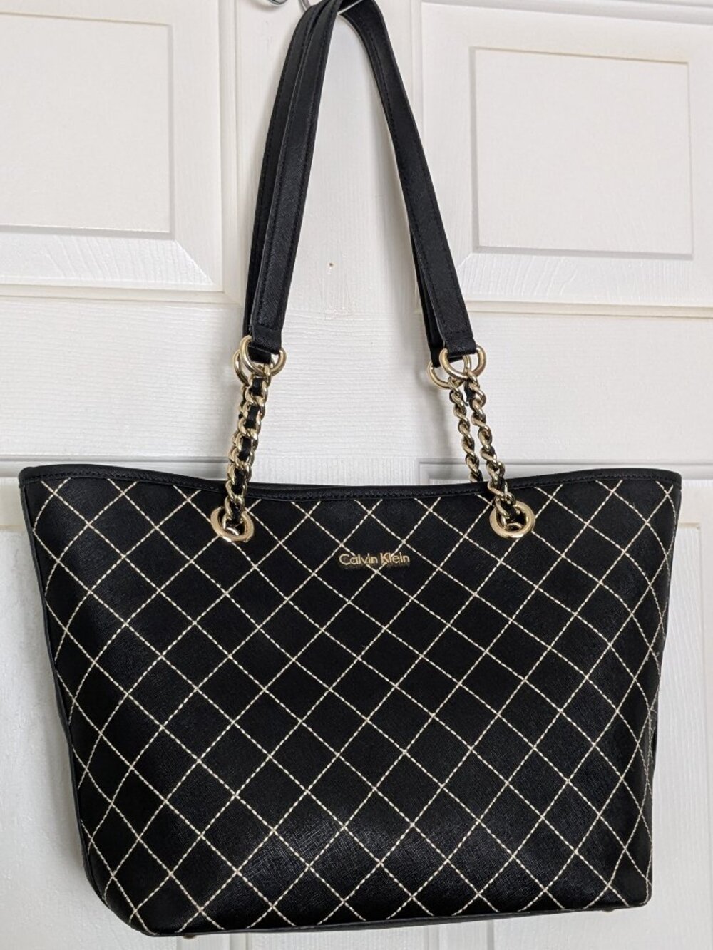 Calvin Klein Women's Shoulder Bag Purse Black / White